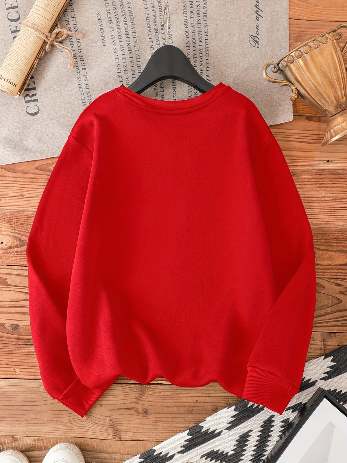 Demi | Weihnachtspullover mit Santa-Cocktail-Print für Damen