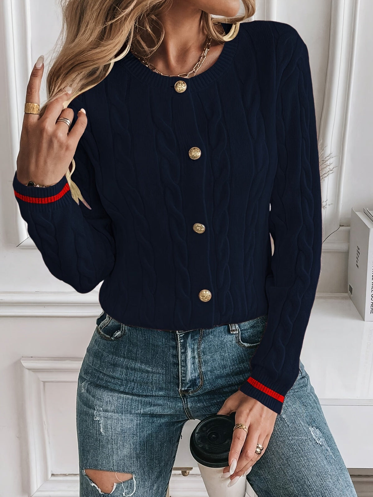 Maartje | Damen Zopfmuster Strickjacke mit Goldknöpfen, Offene Front