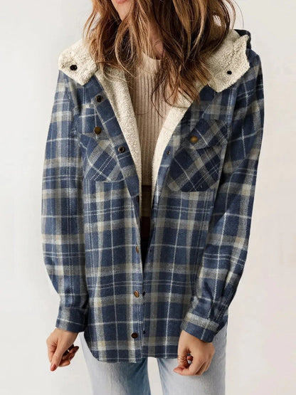 Edda | Karierte Kapuzenjacke mit Knopfleiste und Fellbesatz für Damen